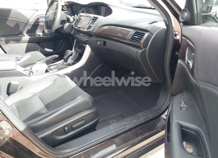 Photo 5 of 2017 Honda Accord TOURING V6 (VIN 1HGCR3F90HA010626)