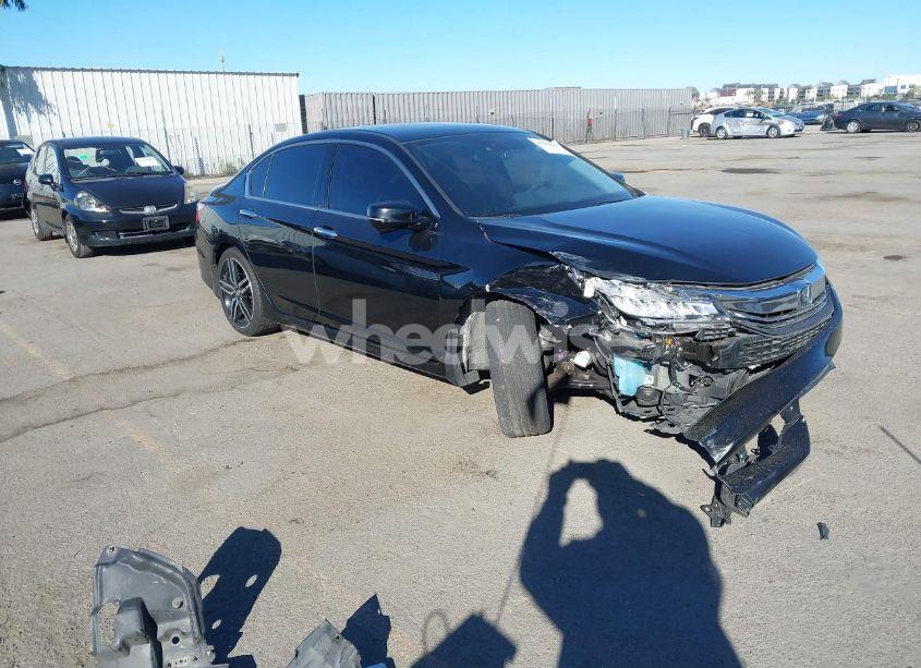 2017 Honda Accord TOURING V6 (VIN 1HGCR3F90HA022405) main photo