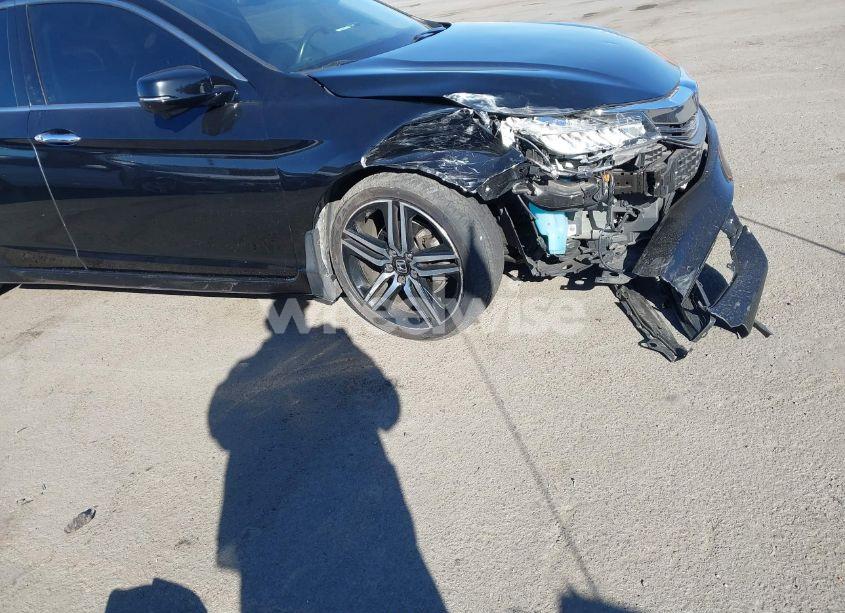 Photo 18 of 2017 Honda Accord TOURING V6 (VIN 1HGCR3F90HA022405)