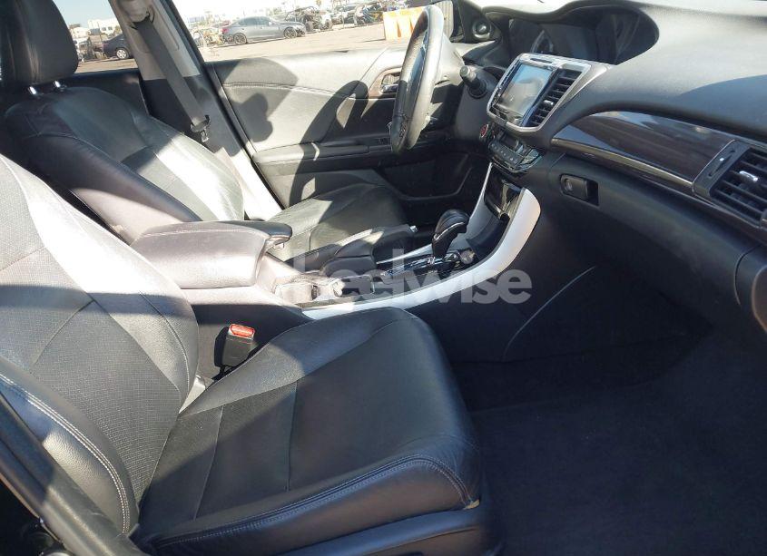 Photo 5 of 2017 Honda Accord TOURING V6 (VIN 1HGCR3F90HA022405)