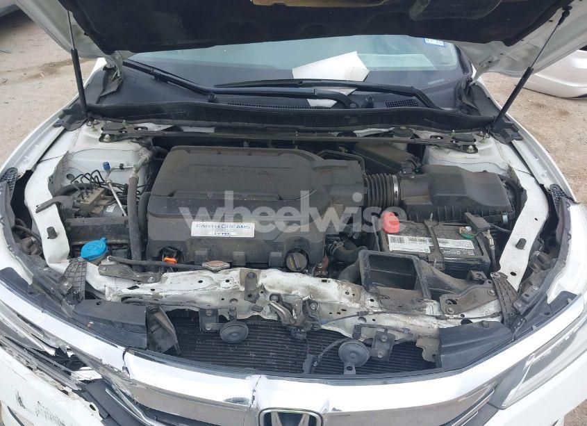 Photo 10 of 2016 Honda Accord TOURING (VIN 1HGCR3F91GA006924)