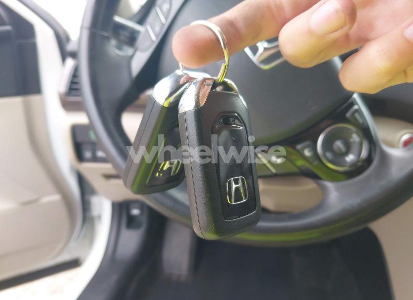 Photo 11 of 2016 Honda Accord TOURING (VIN 1HGCR3F91GA006924)