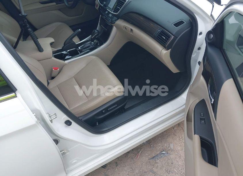 Photo 5 of 2016 Honda Accord TOURING (VIN 1HGCR3F91GA006924)