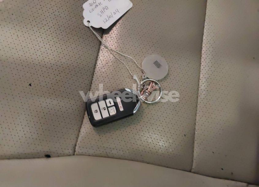 Photo 11 of 2017 Honda Accord TOURING V6 (VIN 1HGCR3F91HA024762)