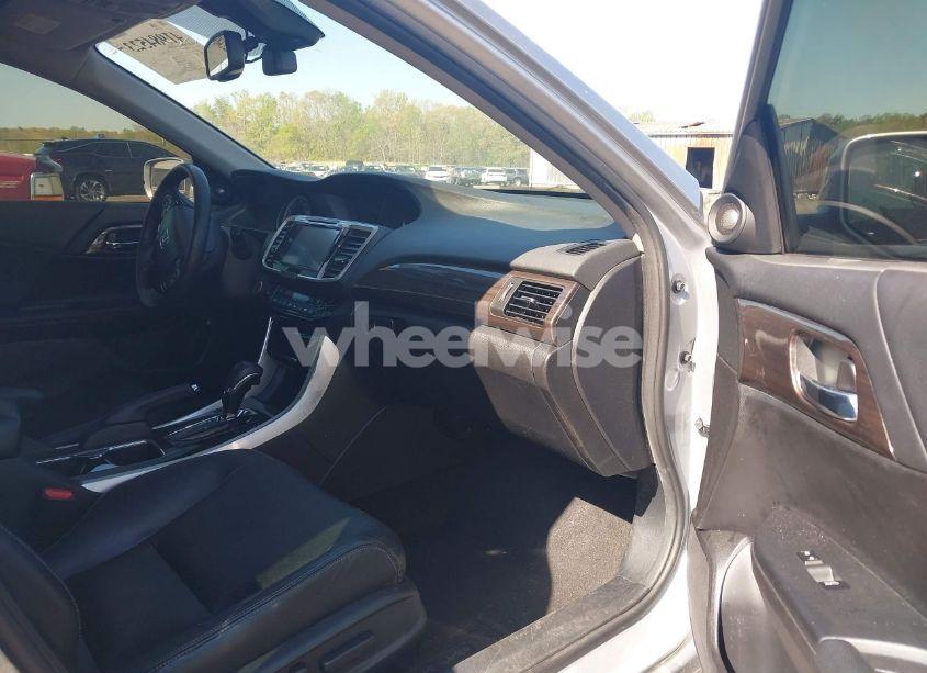 Photo 5 of 2017 Honda Accord TOURING V6 (VIN 1HGCR3F91HA033199)