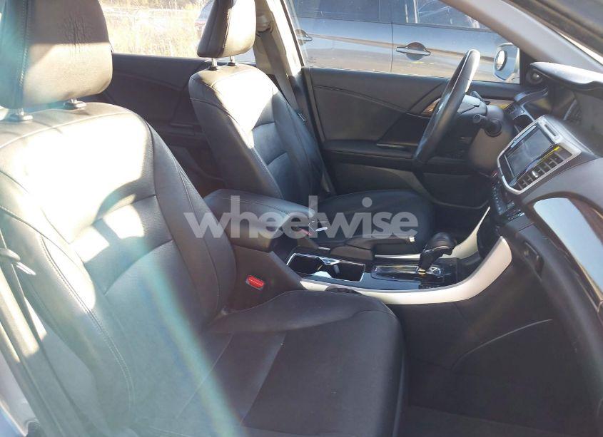 Photo 5 of 2017 Honda Accord TOURING V6 (VIN 1HGCR3F91HA039388)