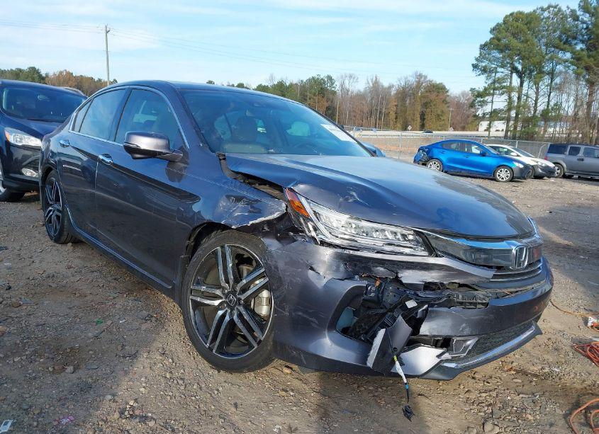 2016 Honda Accord TOURING (VIN 1HGCR3F92GA033002) main photo