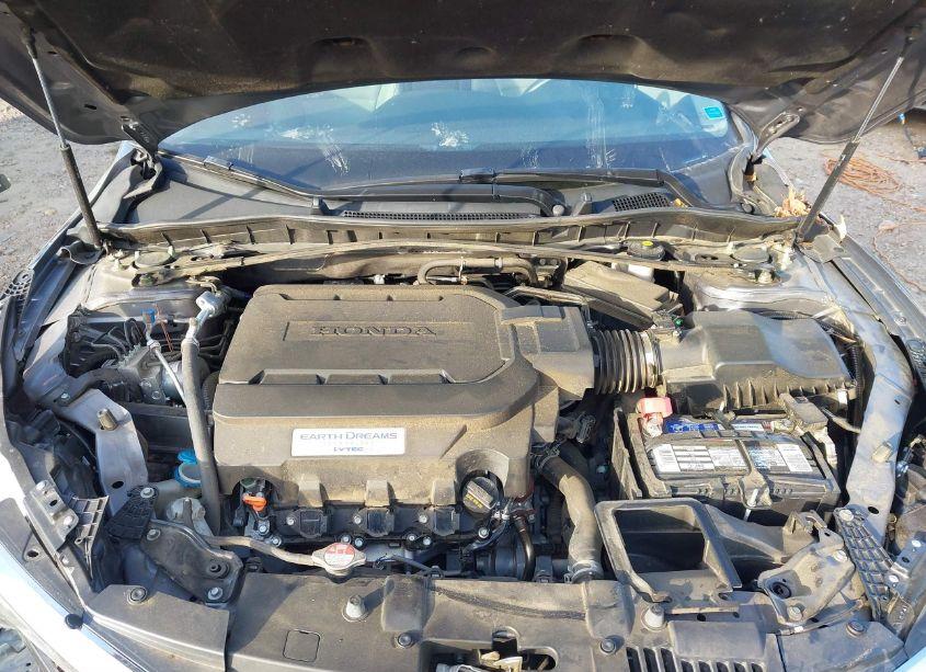 Photo 10 of 2016 Honda Accord TOURING (VIN 1HGCR3F92GA033002)