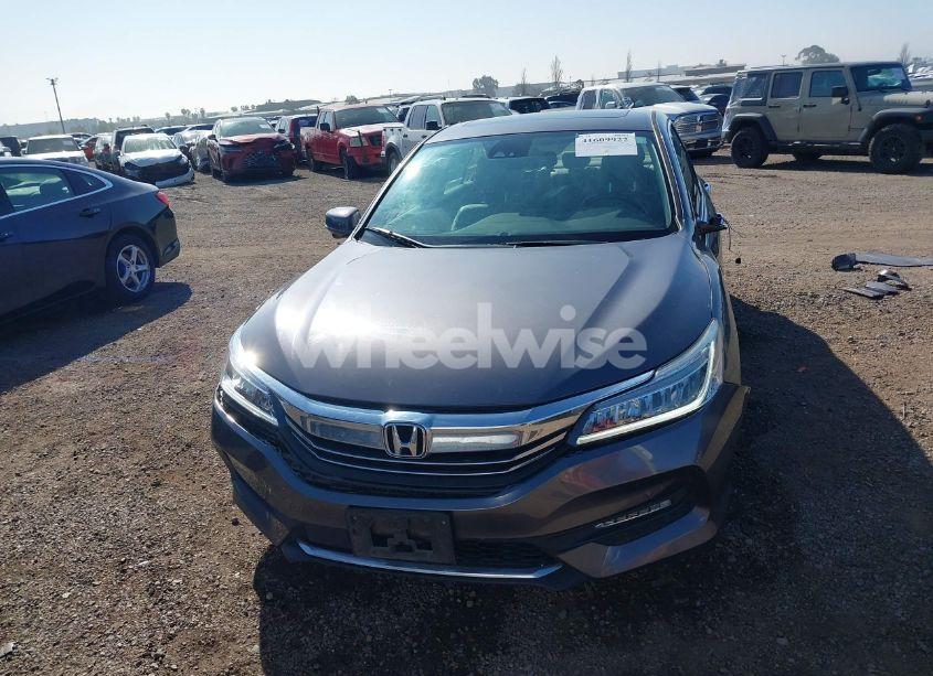 Photo 13 of 2017 Honda Accord TOURING V6 (VIN 1HGCR3F92HA038542)