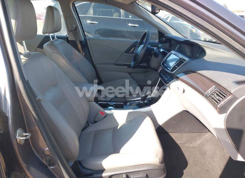 Photo 5 of 2017 Honda Accord TOURING V6 (VIN 1HGCR3F92HA038542)