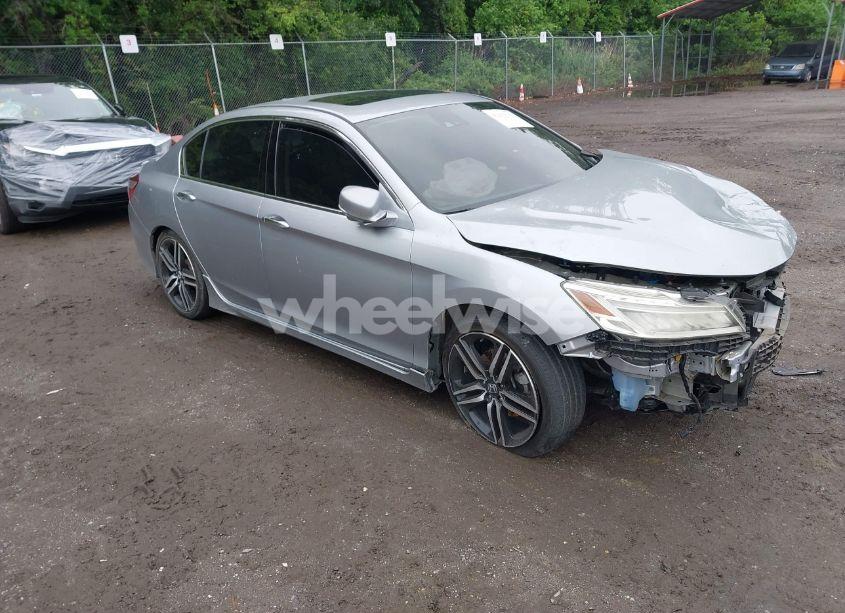 2017 Honda Accord TOURING V6 (VIN 1HGCR3F92HA039397) main photo