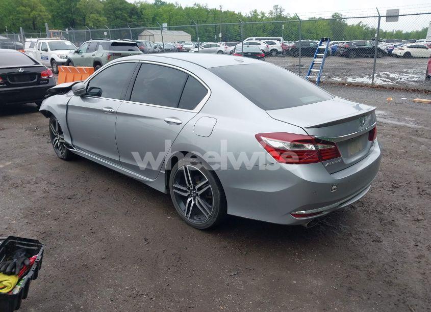 Photo 3 of 2017 Honda Accord TOURING V6 (VIN 1HGCR3F92HA039397)