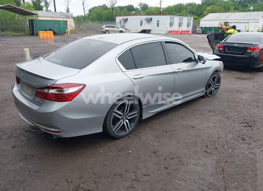 Photo 4 of 2017 Honda Accord TOURING V6 (VIN 1HGCR3F92HA039397)