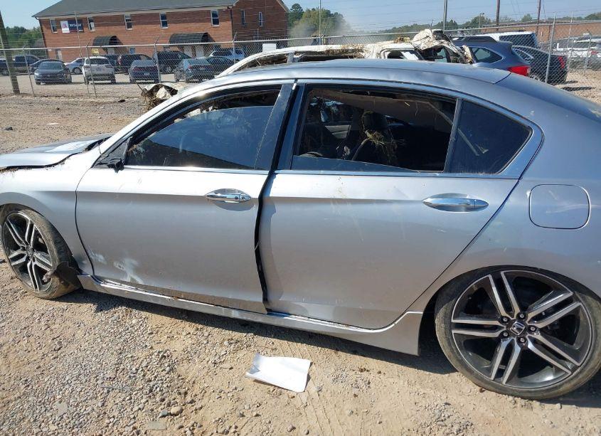 Photo 14 of 2017 Honda Accord TOURING V6 (VIN 1HGCR3F92HA042865)