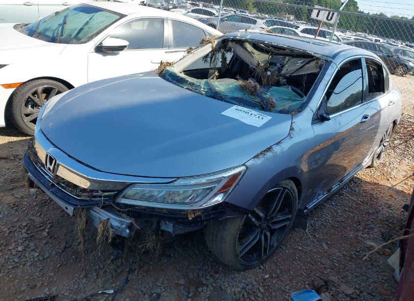 Photo 2 of 2017 Honda Accord TOURING V6 (VIN 1HGCR3F92HA042865)