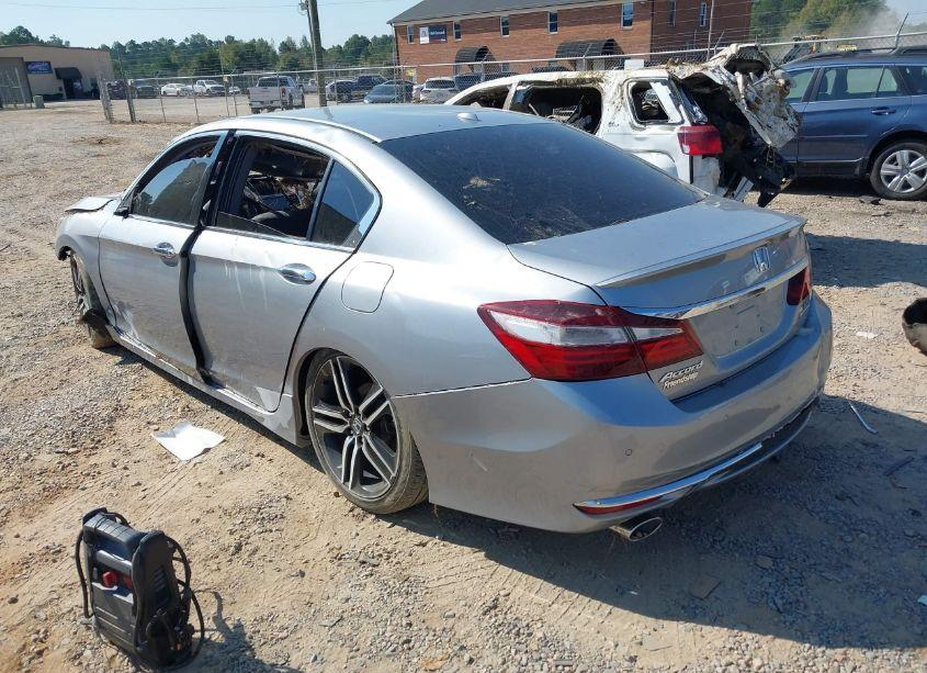 Photo 3 of 2017 Honda Accord TOURING V6 (VIN 1HGCR3F92HA042865)