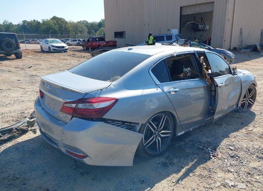 Photo 4 of 2017 Honda Accord TOURING V6 (VIN 1HGCR3F92HA042865)