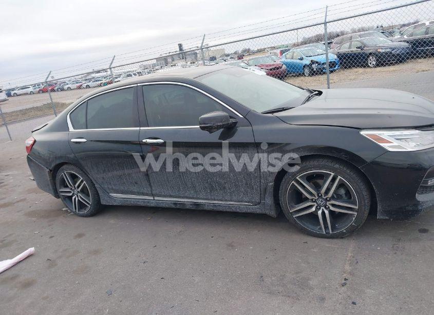 Photo 13 of 2017 Honda Accord TOURING V6 (VIN 1HGCR3F93HA037366)