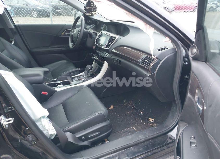 Photo 5 of 2017 Honda Accord TOURING V6 (VIN 1HGCR3F93HA037366)