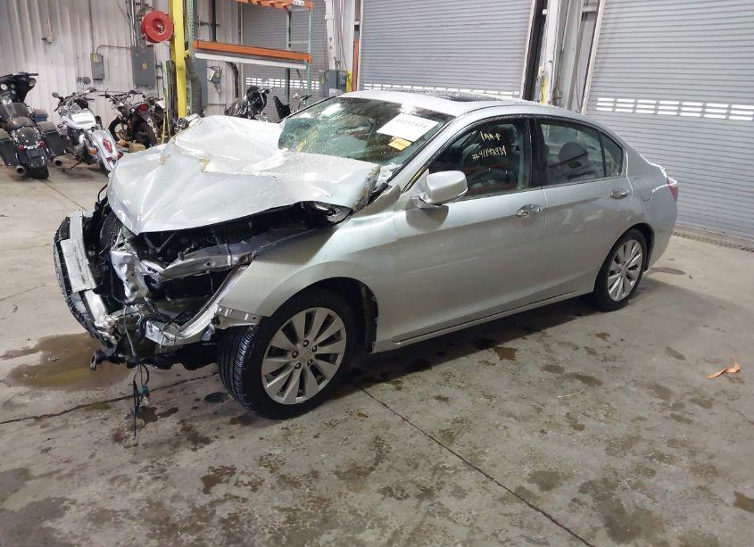 Photo 2 of 2015 Honda Accord TOURING (VIN 1HGCR3F94FA024736)