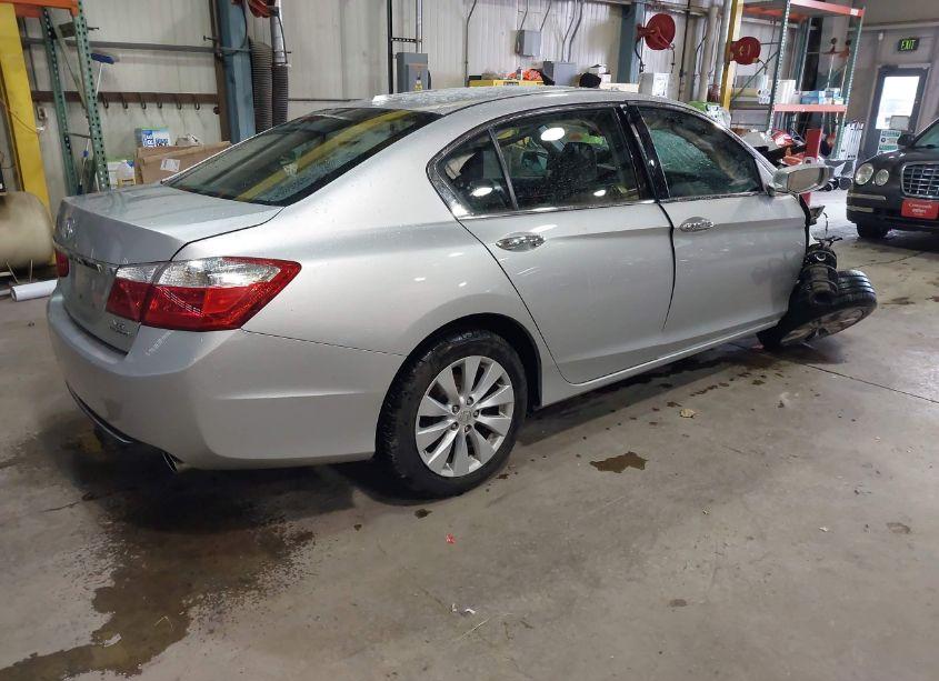 Photo 4 of 2015 Honda Accord TOURING (VIN 1HGCR3F94FA024736)