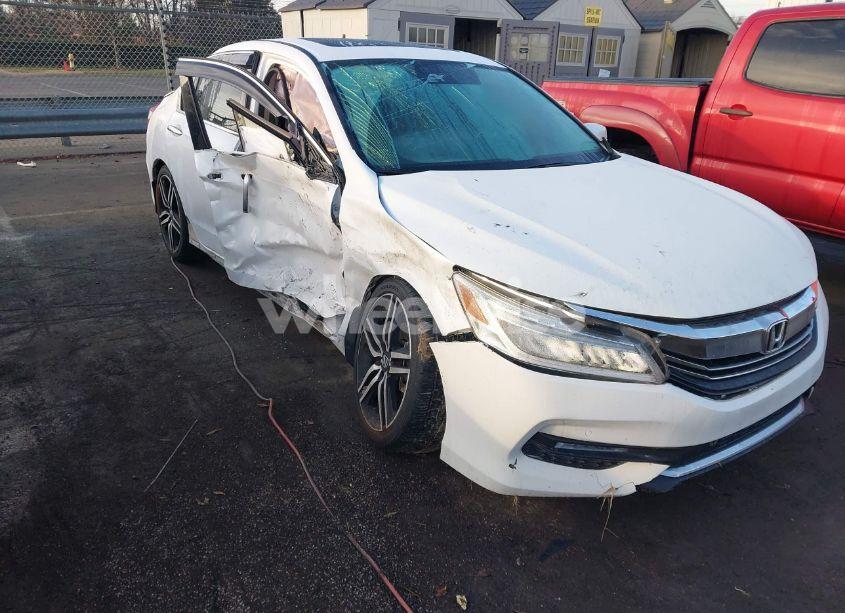 2016 Honda Accord TOURING (VIN 1HGCR3F94GA030795) main photo