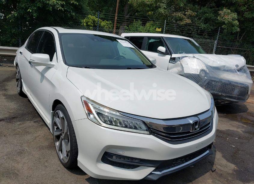 2017 Honda Accord TOURING V6 (VIN 1HGCR3F94HA019801) main photo
