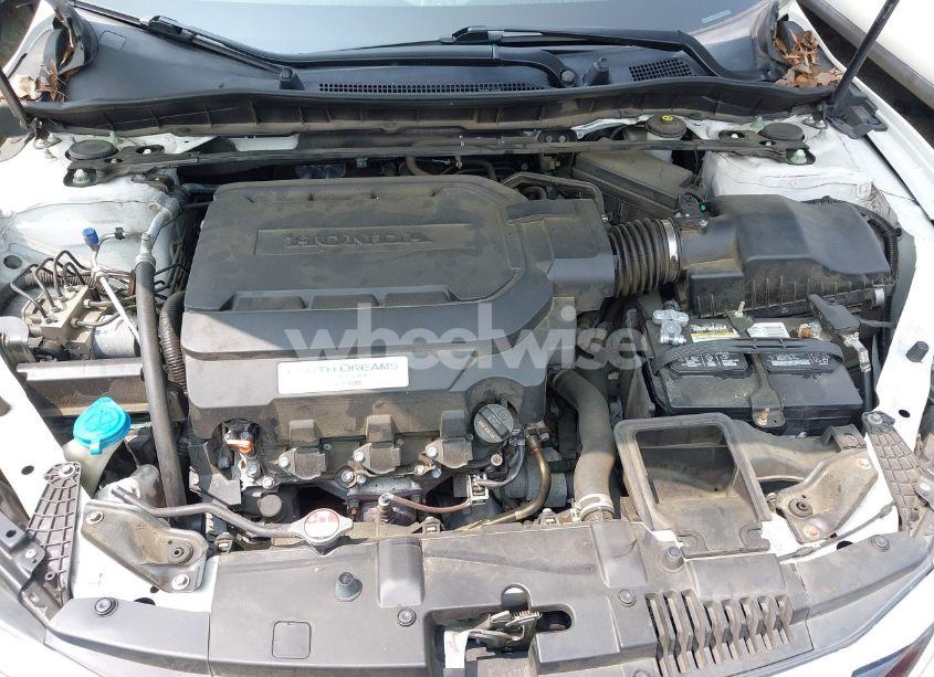 Photo 10 of 2017 Honda Accord TOURING V6 (VIN 1HGCR3F94HA019801)