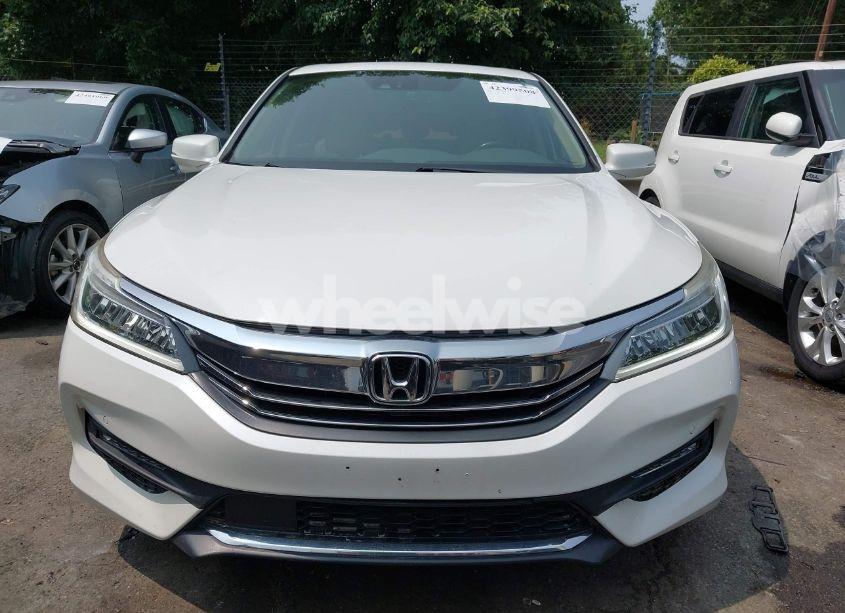 Photo 12 of 2017 Honda Accord TOURING V6 (VIN 1HGCR3F94HA019801)