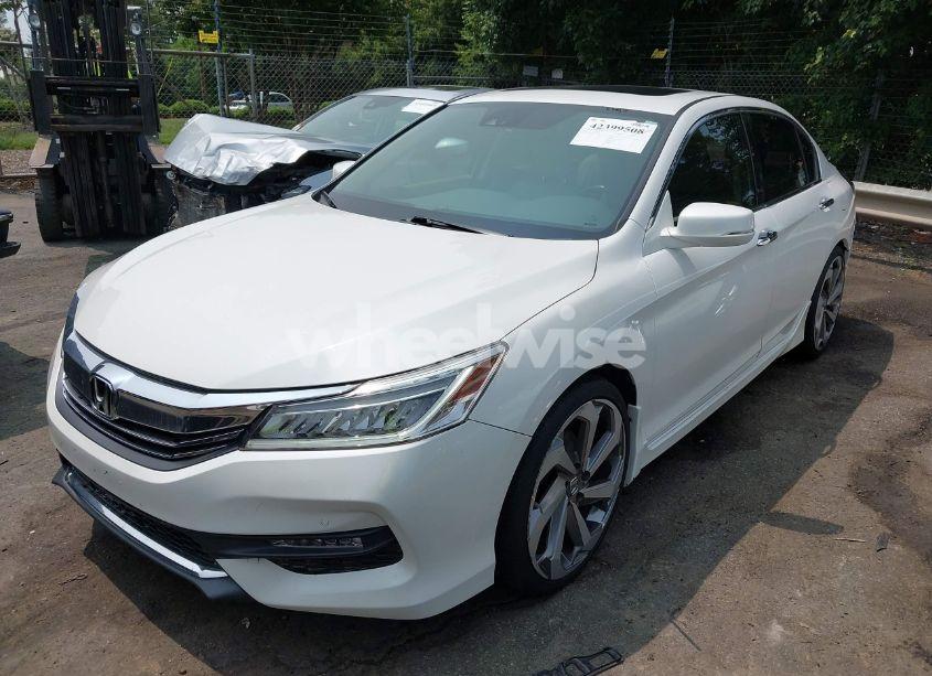 Photo 2 of 2017 Honda Accord TOURING V6 (VIN 1HGCR3F94HA019801)