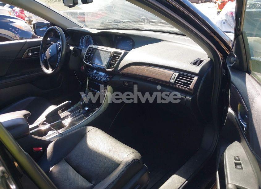 Photo 5 of 2017 Honda Accord TOURING V6 (VIN 1HGCR3F94HA028322)