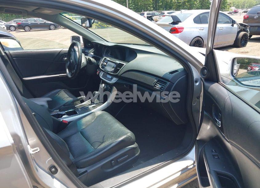 Photo 5 of 2013 Honda Accord TOURING (VIN 1HGCR3F95DA041302)