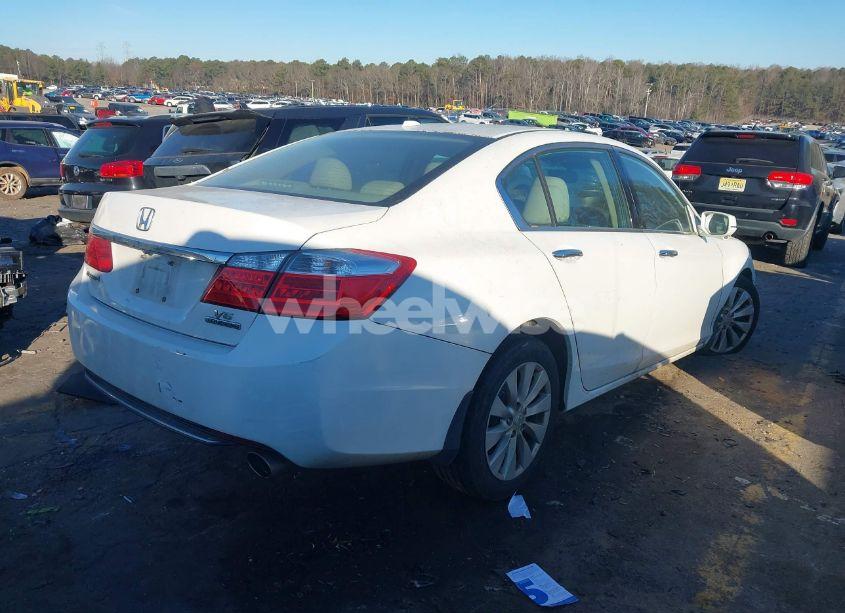 Photo 4 of 2015 Honda Accord TOURING (VIN 1HGCR3F95FA030836)