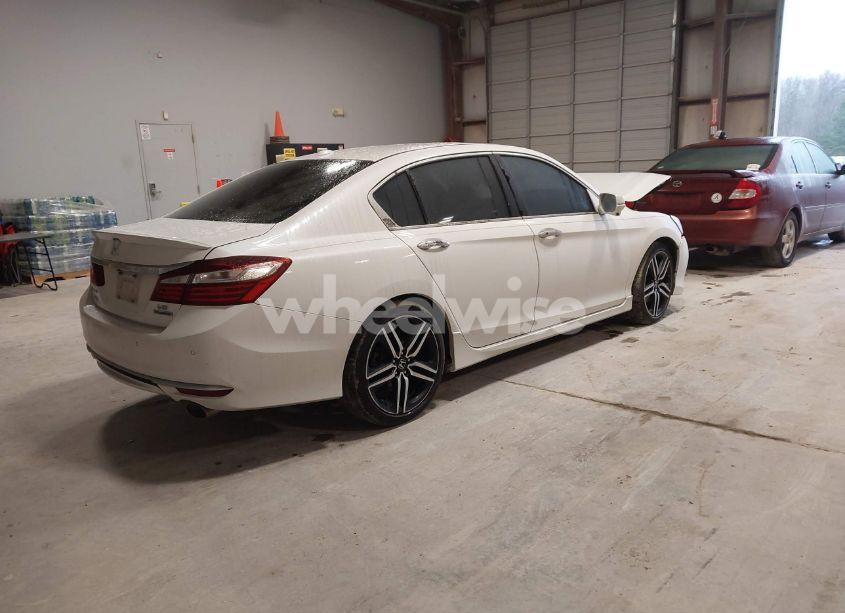 Photo 4 of 2016 Honda Accord TOURING (VIN 1HGCR3F95GA012841)