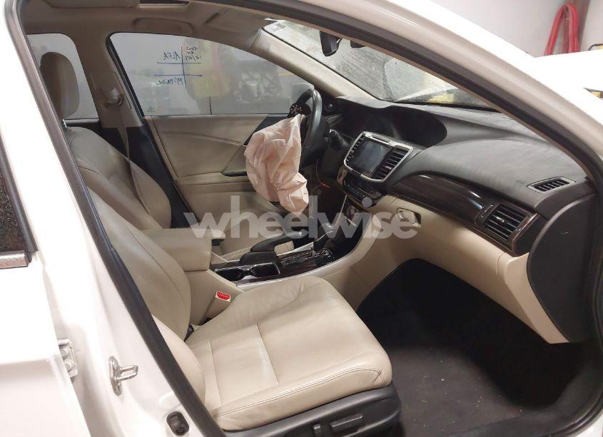 Photo 5 of 2016 Honda Accord TOURING (VIN 1HGCR3F95GA012841)