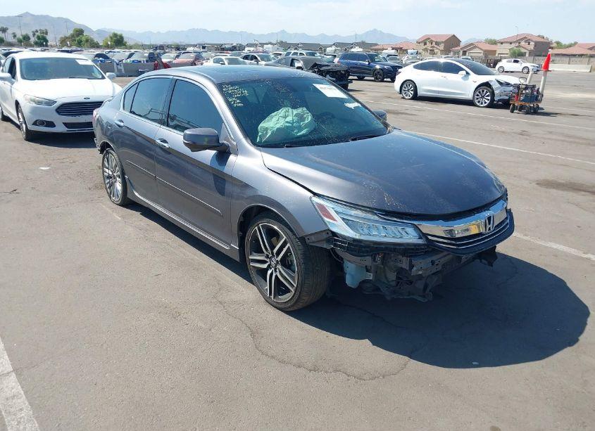 2016 Honda Accord TOURING (VIN 1HGCR3F95GA015013) main photo