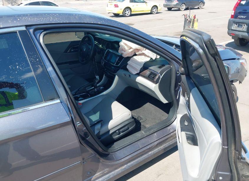 Photo 4 of 2016 Honda Accord TOURING (VIN 1HGCR3F95GA015013)