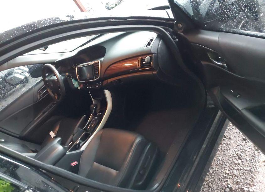 Photo 5 of 2017 Honda Accord TOURING V6 (VIN 1HGCR3F95HA015157)