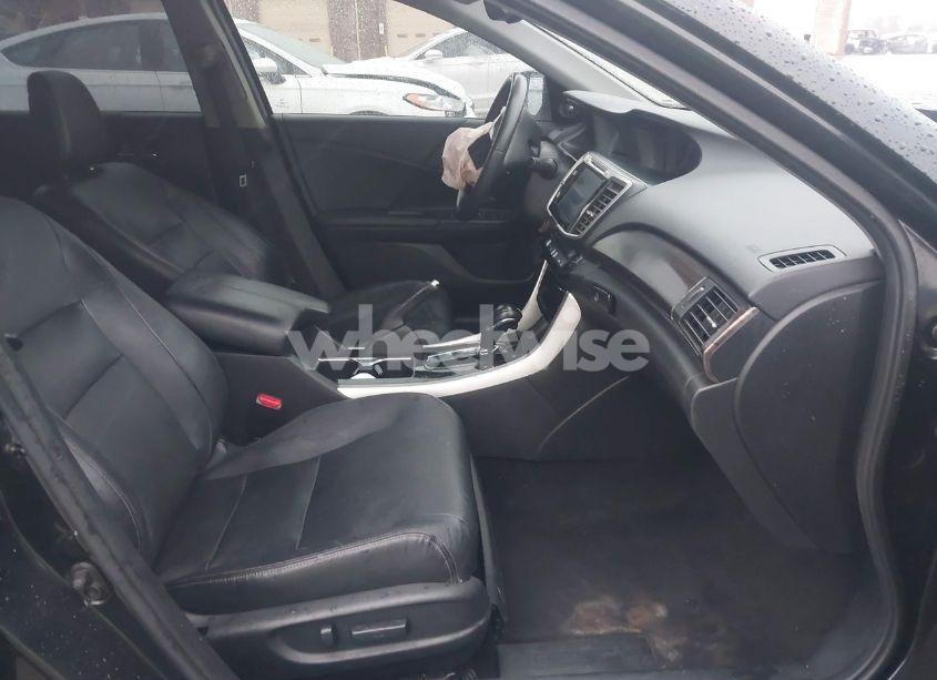 Photo 5 of 2016 Honda Accord TOURING (VIN 1HGCR3F96GA020561)