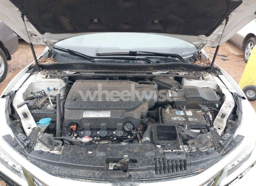 Photo 10 of 2017 Honda Accord TOURING V6 (VIN 1HGCR3F96HA002997)