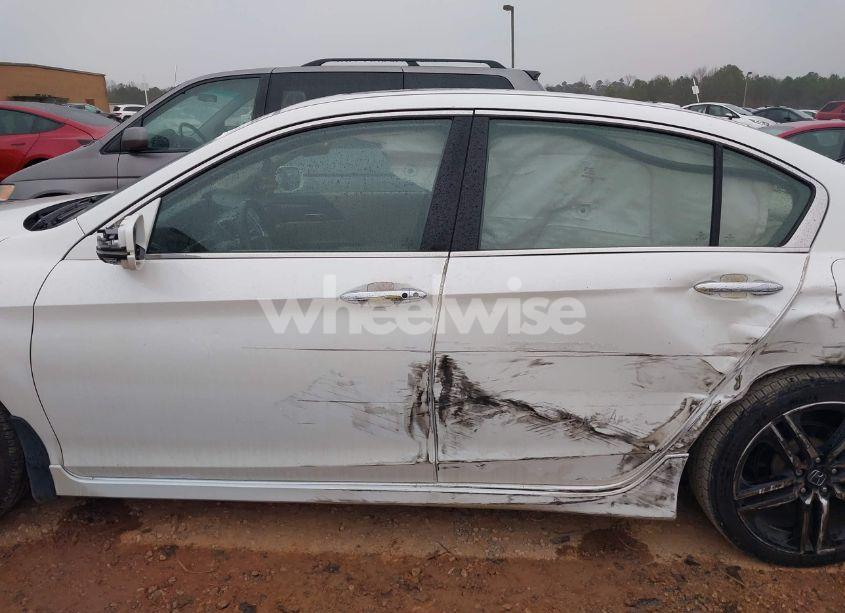 Photo 14 of 2017 Honda Accord TOURING V6 (VIN 1HGCR3F96HA002997)