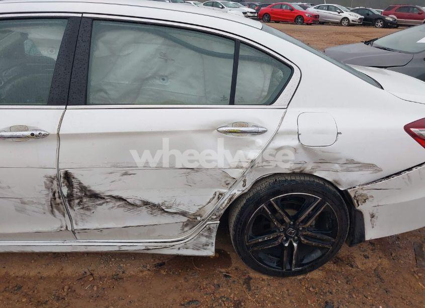 Photo 6 of 2017 Honda Accord TOURING V6 (VIN 1HGCR3F96HA002997)