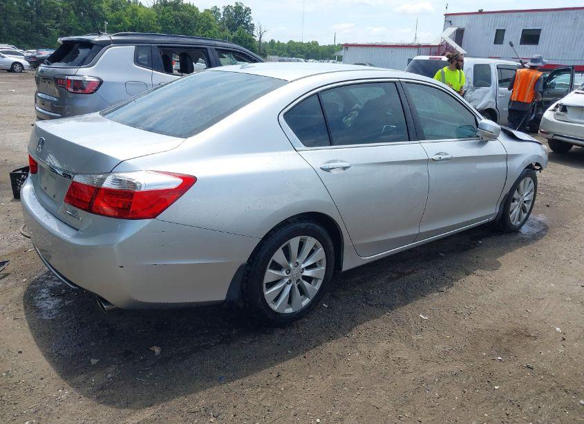 Photo 4 of 2014 Honda Accord TOURING (VIN 1HGCR3F97EA025832)