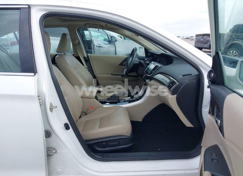 Photo 5 of 2016 Honda Accord TOURING (VIN 1HGCR3F97GA029298)