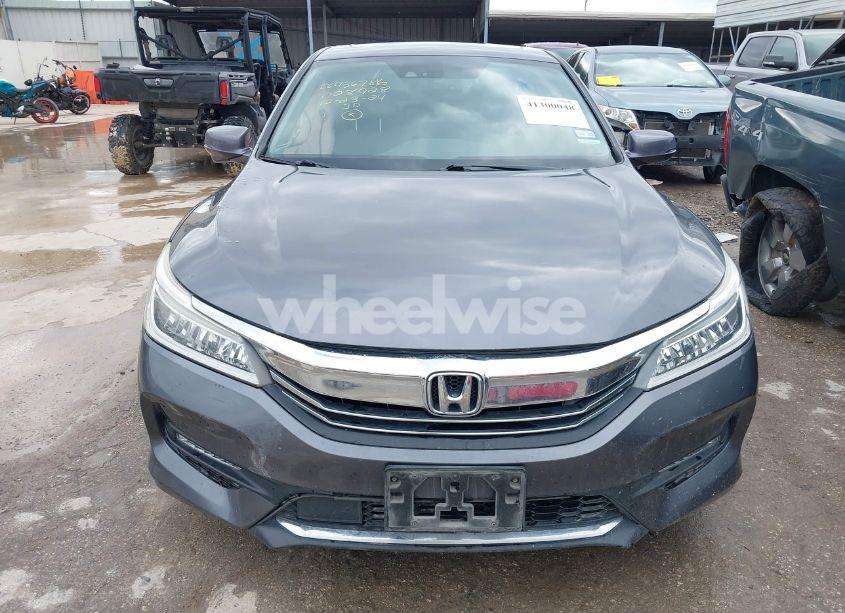 Photo 12 of 2017 Honda Accord TOURING V6 (VIN 1HGCR3F97HA028928)