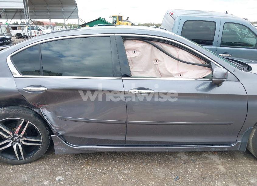 Photo 13 of 2017 Honda Accord TOURING V6 (VIN 1HGCR3F97HA028928)