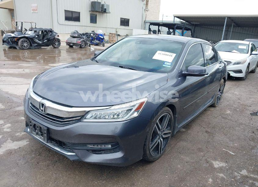 Photo 2 of 2017 Honda Accord TOURING V6 (VIN 1HGCR3F97HA028928)
