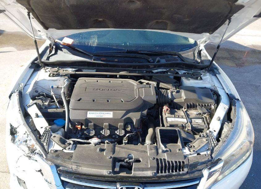 Photo 10 of 2015 Honda Accord TOURING (VIN 1HGCR3F98FA030751)