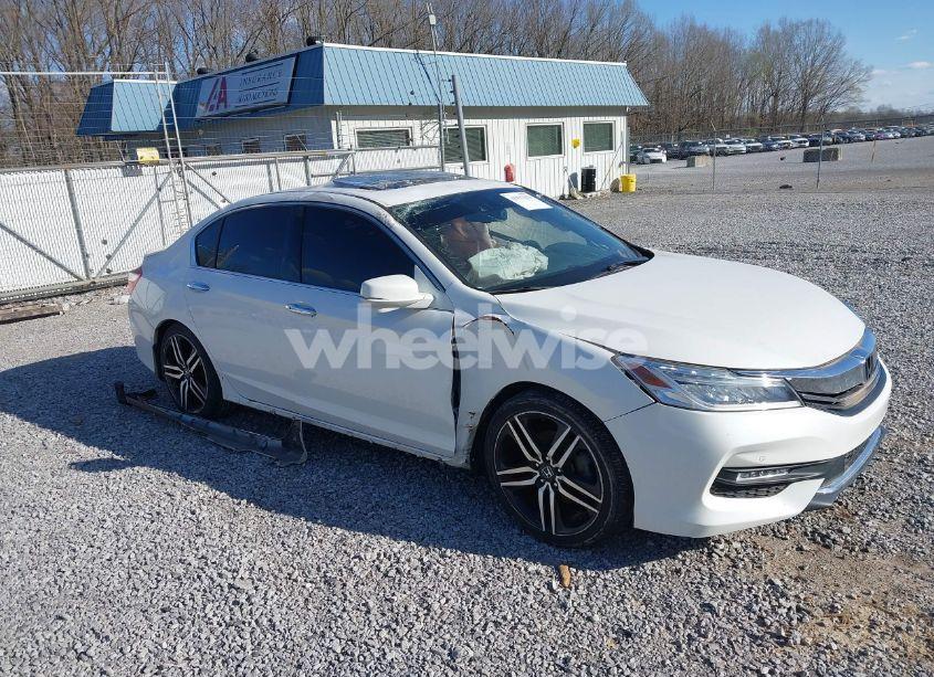 2016 Honda Accord TOURING (VIN 1HGCR3F98GA006077) main photo