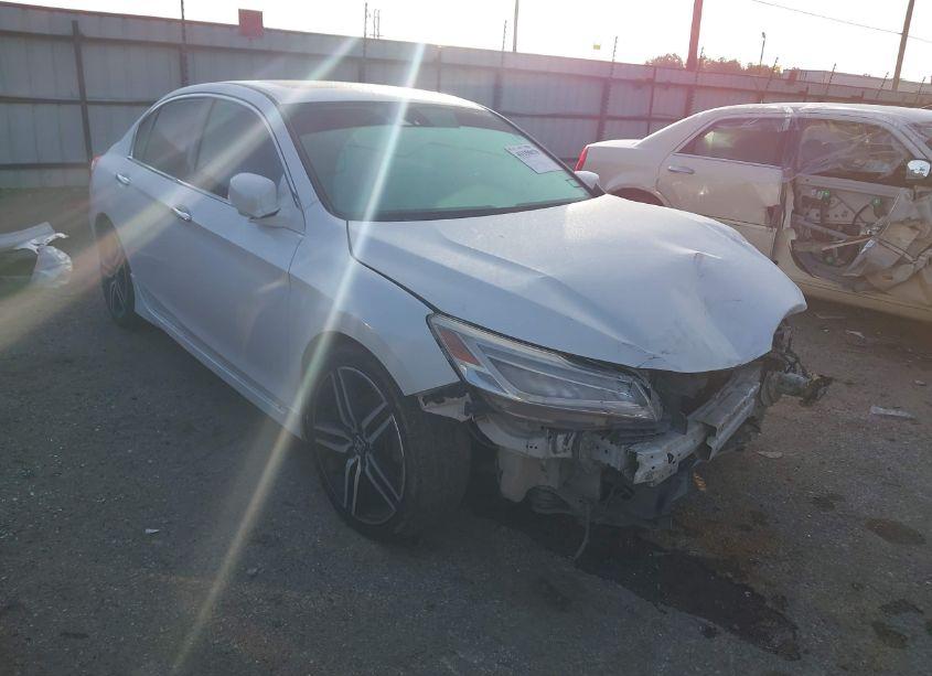 2017 Honda Accord TOURING V6 (VIN 1HGCR3F98HA006839) main photo